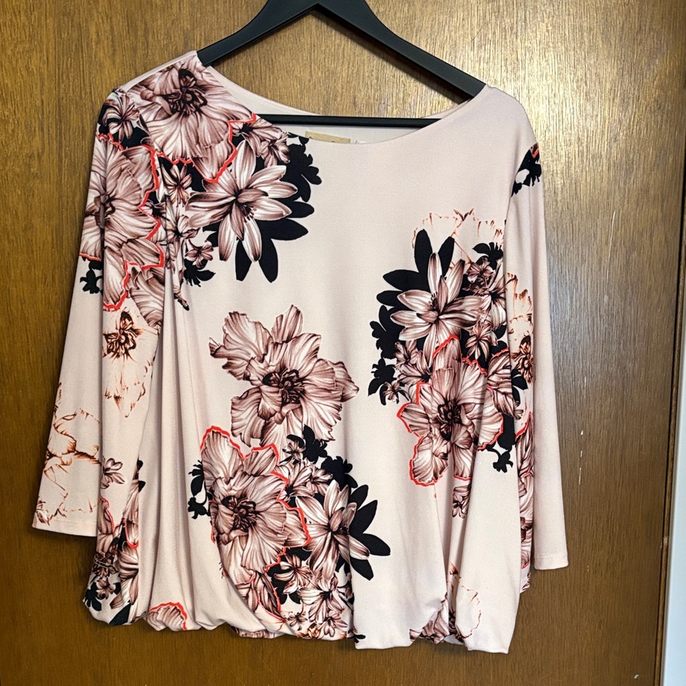 Chic Floral Blouse - Cream and Black
